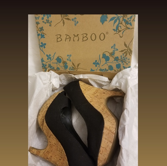 Brand New in Box Women's Peep Toe Cork Wedges - Picture 2 of 3